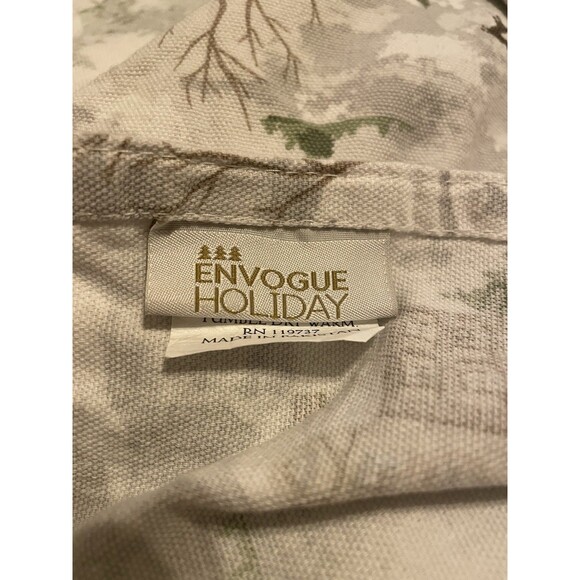 Envogue Holiday Tablecloth Christmas Farm Print 88x58” - Picture 3 of 5